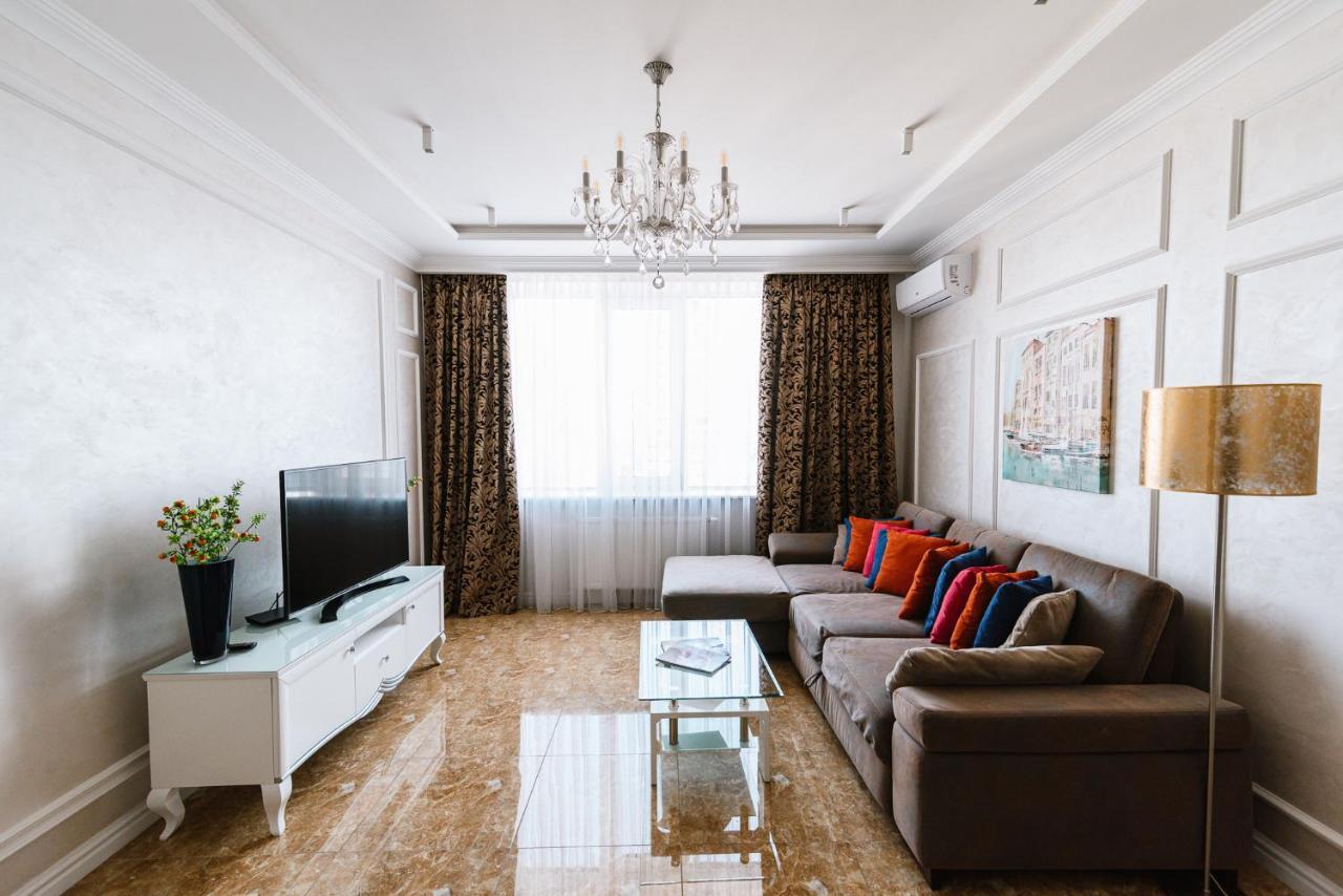 키예프 Luxury For Business & Pleasure Royal 2 아파트 외부 사진