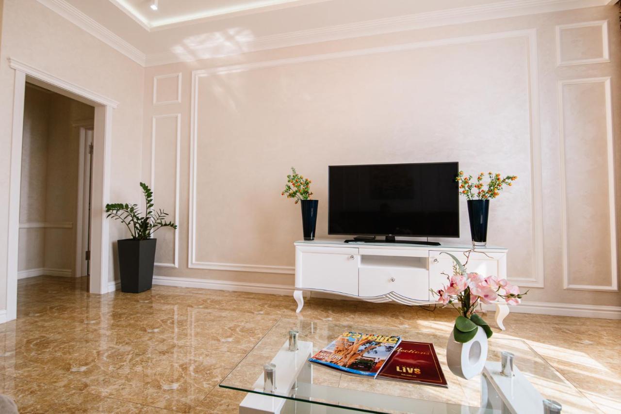 키예프 Luxury For Business & Pleasure Royal 2 아파트 외부 사진